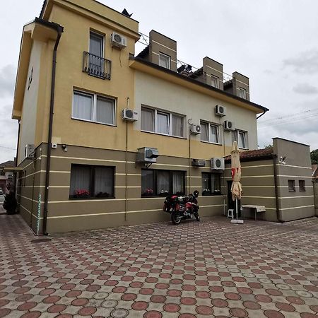 Hotel Vila Sunce スタラ・パゾヴァ エクステリア 写真
